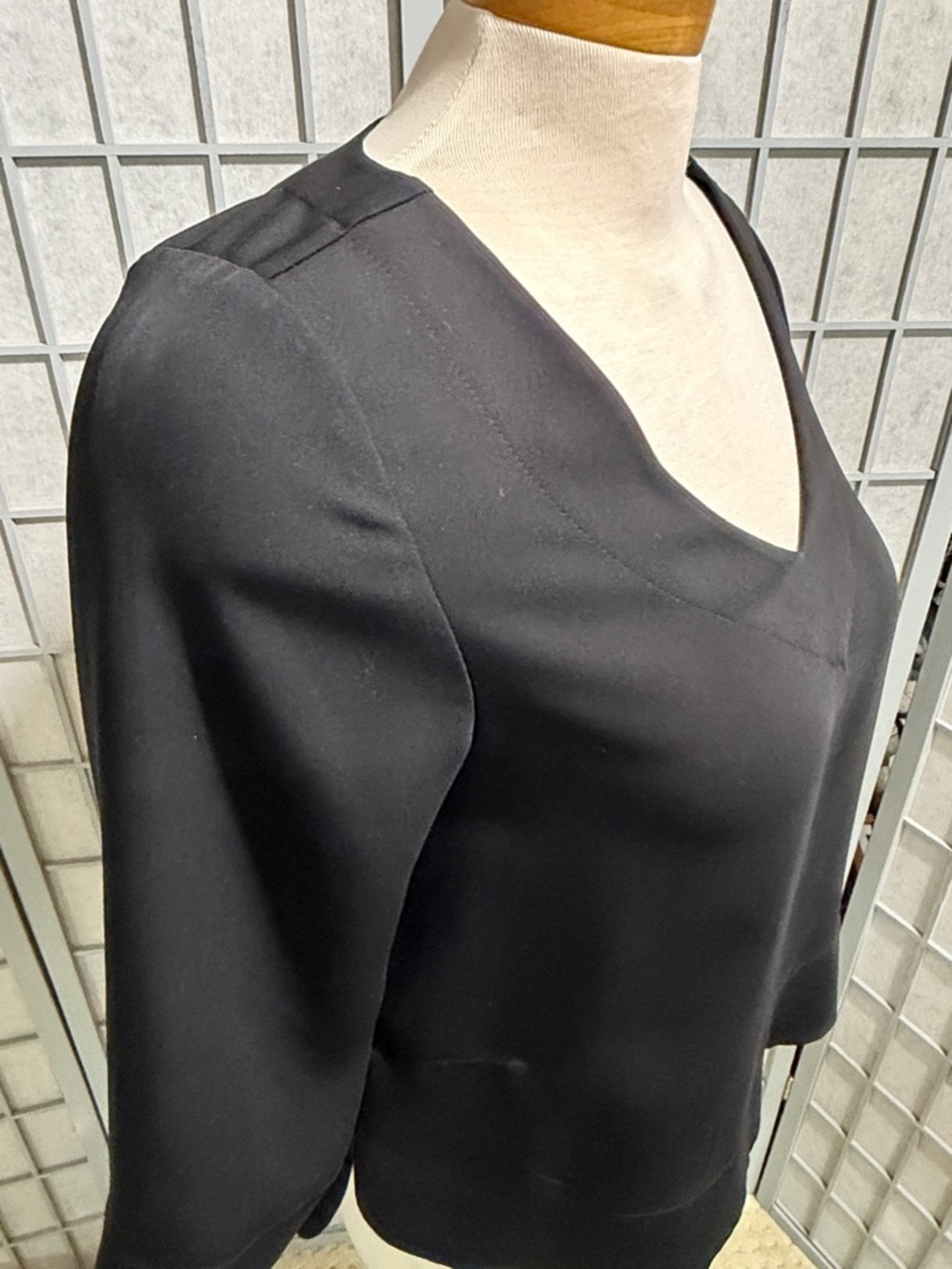 Tristan Black V-Neck Short-Sleeve Blouse, Size Small - Picture 4 of 7